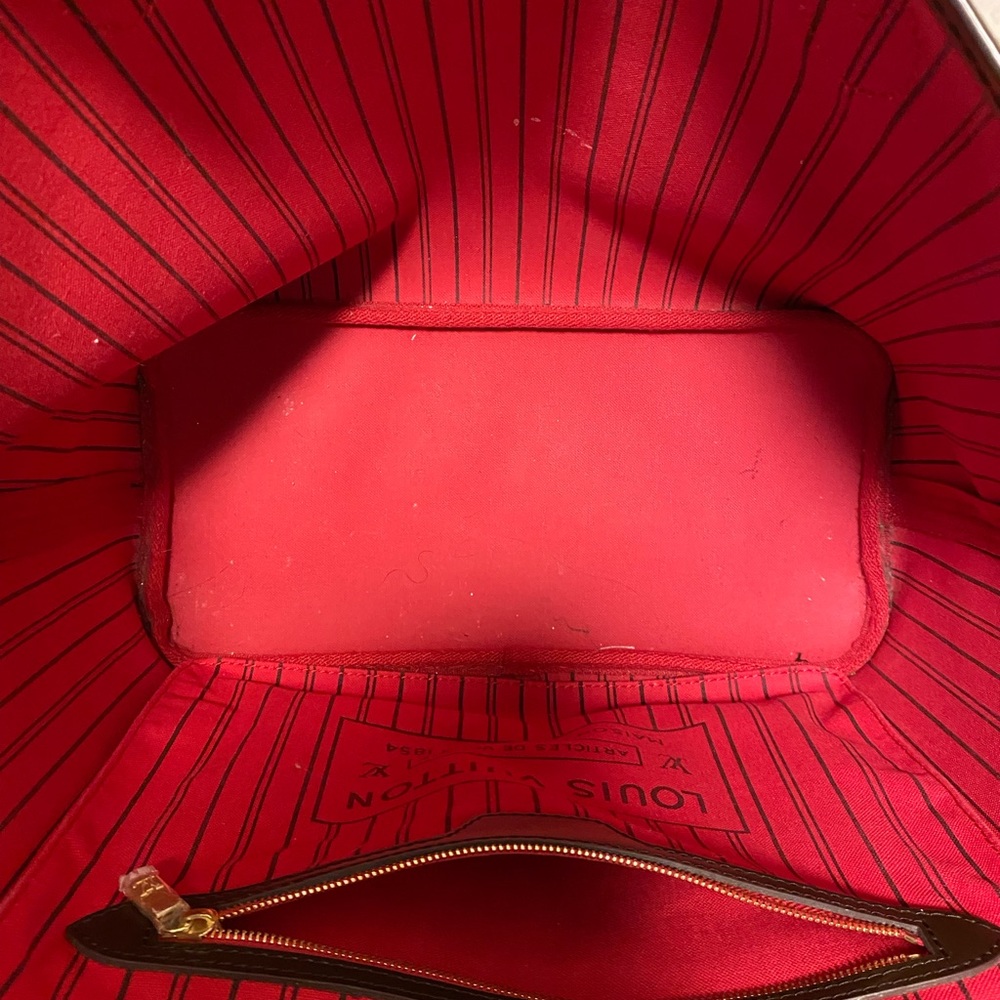 Louis Vuitton Neverfull - Picture 9 of 16
